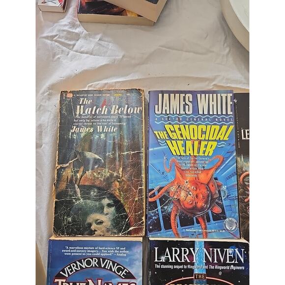 Lot of 9 VTG James White, Larry Niven, William Shatner Sci-Fi Paperback Books - Picture 2 of 7
